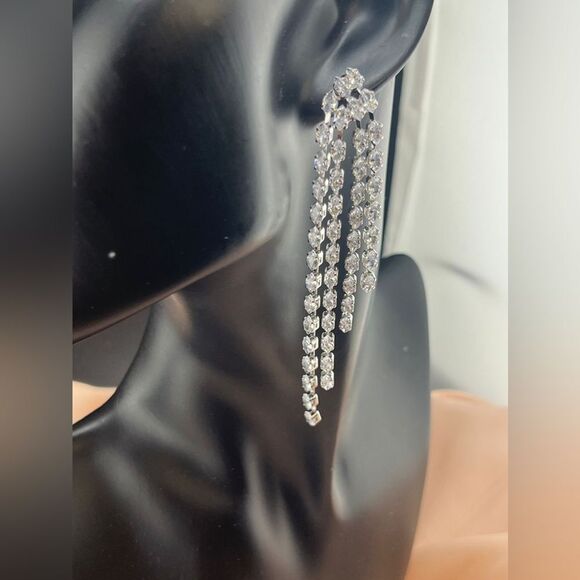 Elegant Rhinestone Dangle Earrings - Picture 3 of 7